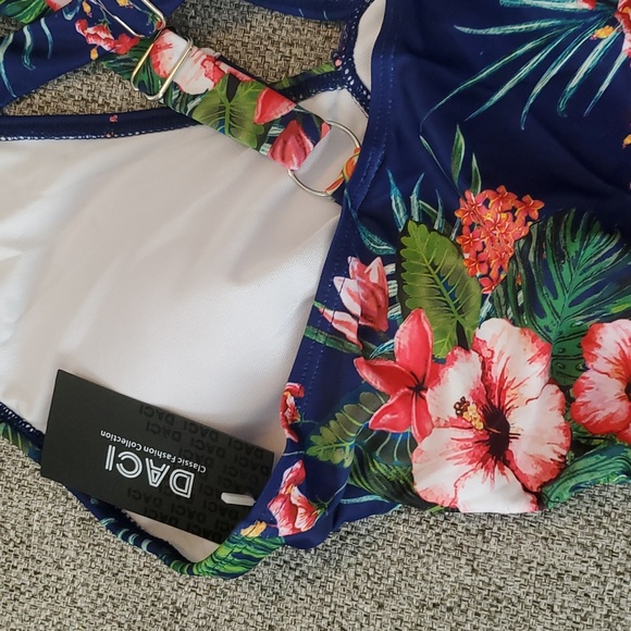 Daci V Neck Tummy Control Swimsuit - Picture 4 of 9